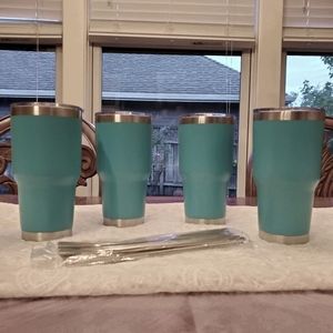 Set of 8 turquoise/Tiffany blue insulated metal tumblers w/metal straws